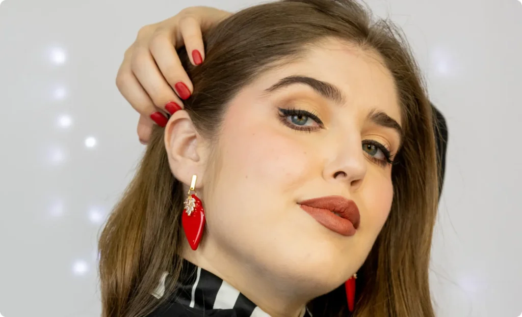 Dazzling nasce onde a luz se torna extensão da identidade, traduzindo a forma como cada mulher escolhe ser vista.